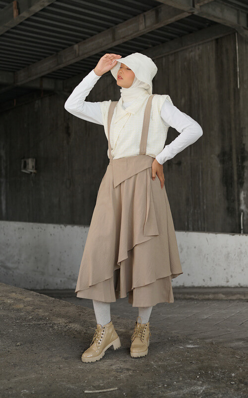 Dress Overall dengan Topi dan Double Inner
