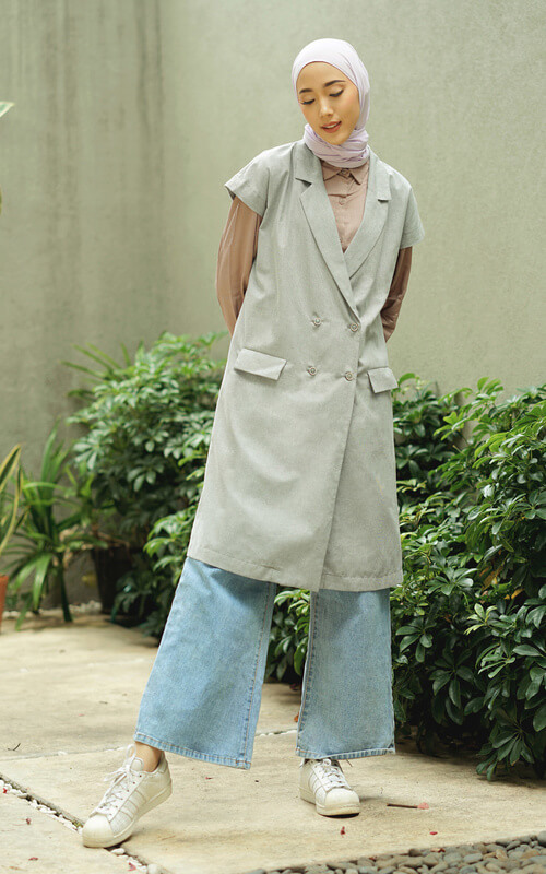 Outer Kerah Tanpa Lengan + Kulot Jeans