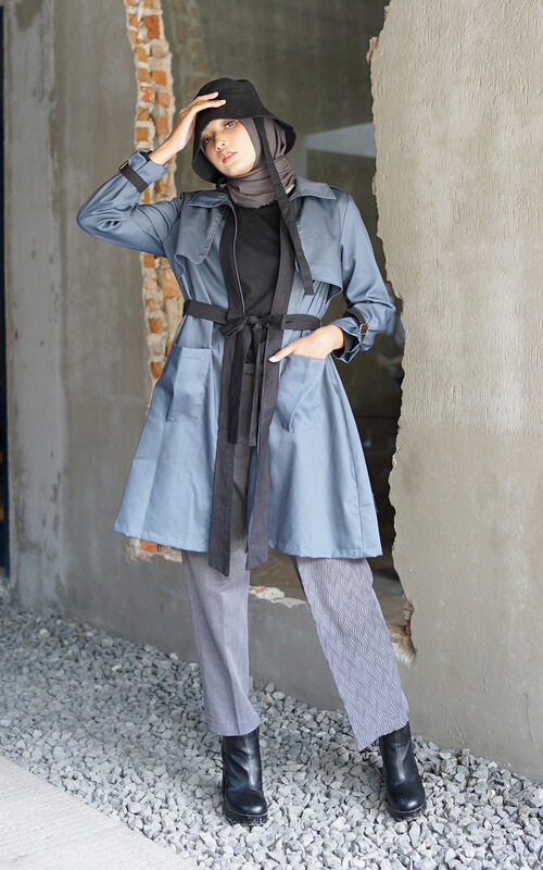 Outer Aksen Tali, Topi, dan Boots