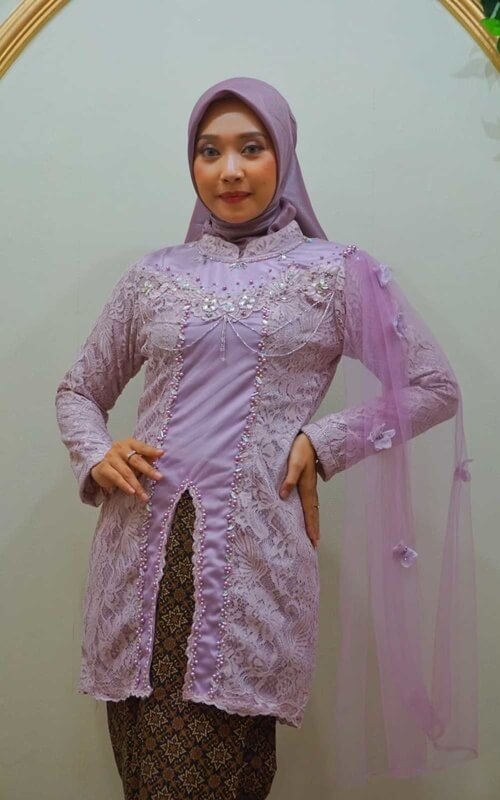 Kebaya Brokat Ungu Drape