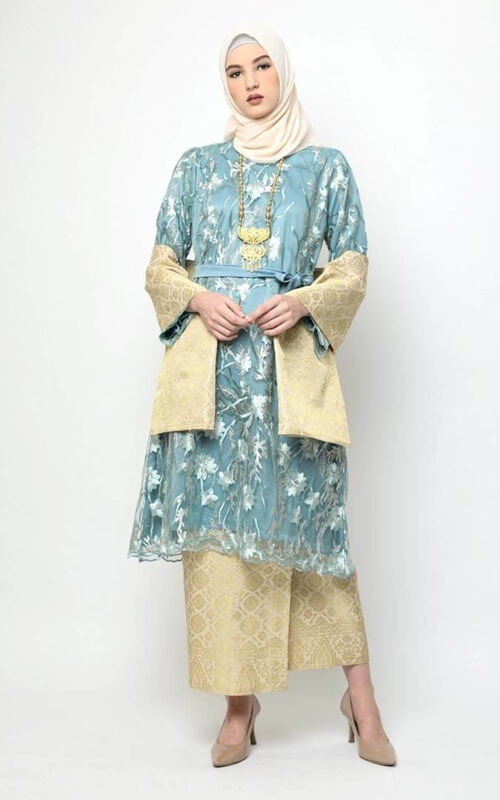 Tampil Elegan dengan Perpaduan Warna Gold