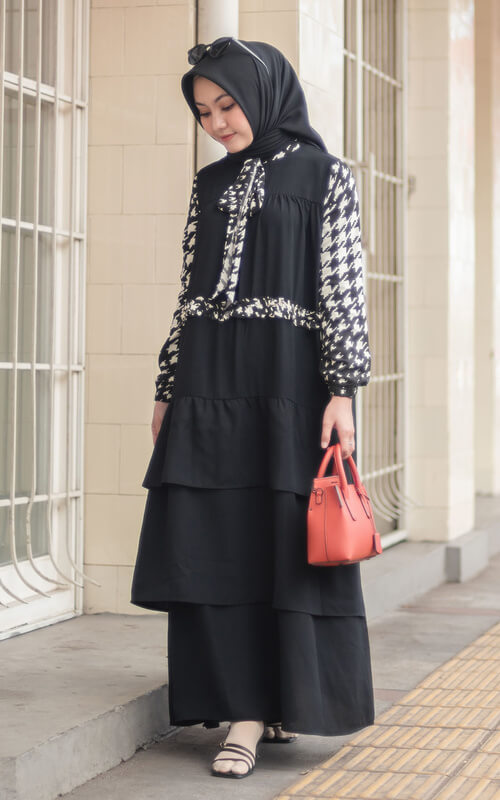 Gamis Hitam Model Layer