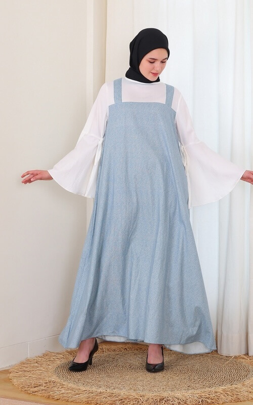 Gamis Polos Biru Pastel yang Lebar
