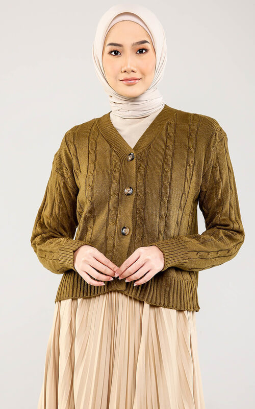 Rok Plisket dan Cardigan Rajut