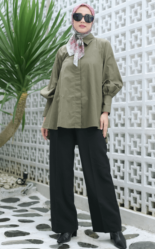Kulot Hitam dan Atasan Army