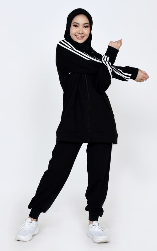 Tampil Fashionable dengan Warna Hitam