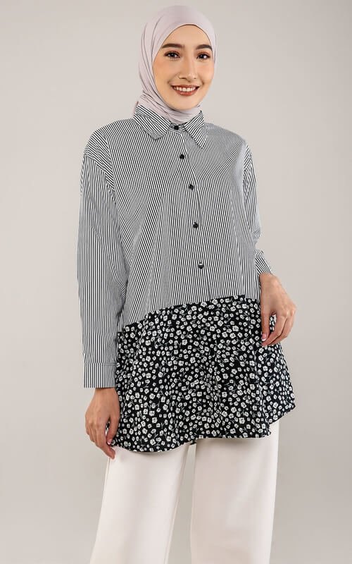 Kemeja dengan Perpaduan Dua Motif