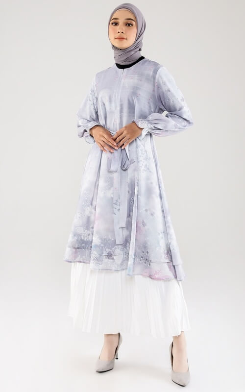 Tunik Biru Keabuan dengan Pita Pinggang