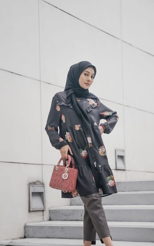 Tunik Hitam Motif Floral