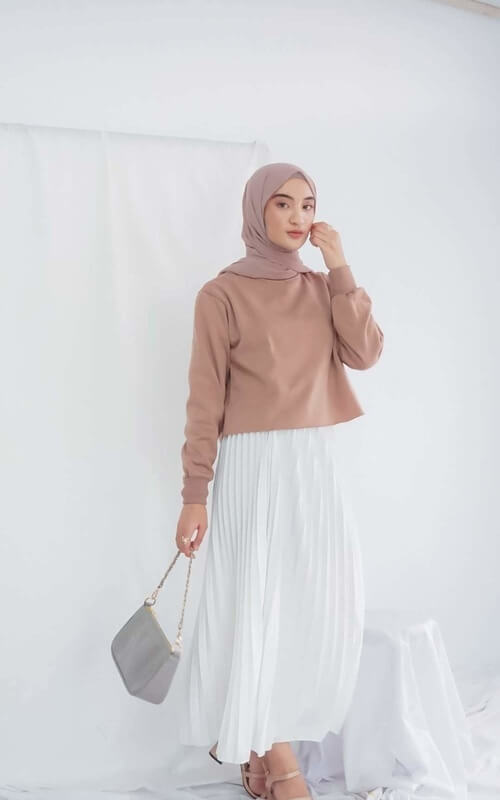 Crop T-shirt + Rok Plisket