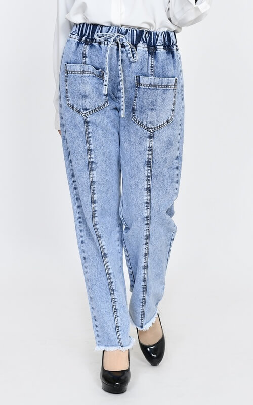 Celana Jeans Wanita Aksen Garis dan Washed