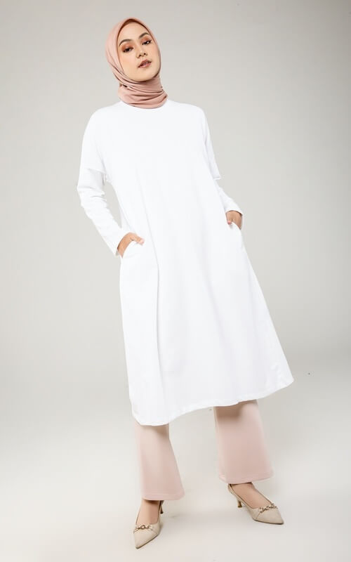 Tunik Putih Model Panjang dan Longgar