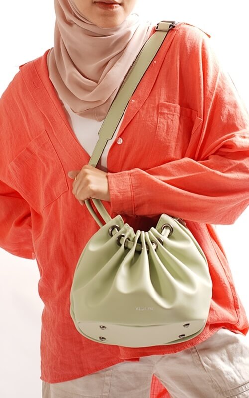 Sling Bag Desain Melengkung