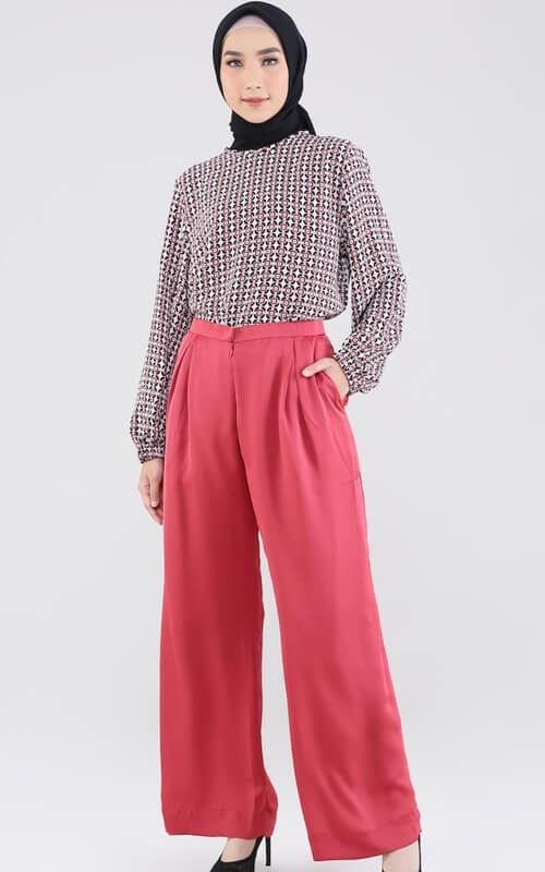 Kulot Feminim Bernuansa Merah Muda