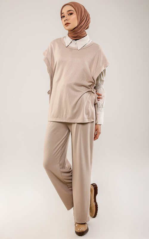 Model Setelan Celana Panjang dengan Vest