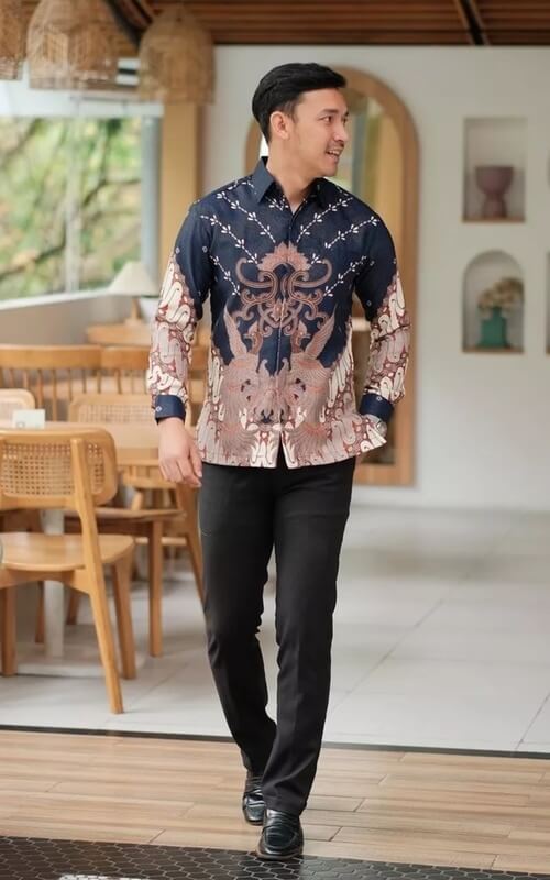 Batik Motif Nuansa Hitam dan Coklat