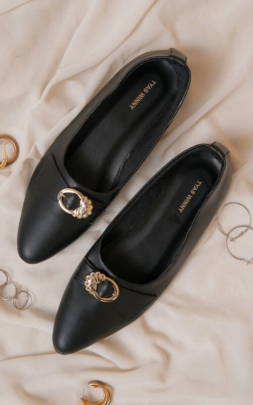 Flat Shoes Hitam dan Elegan