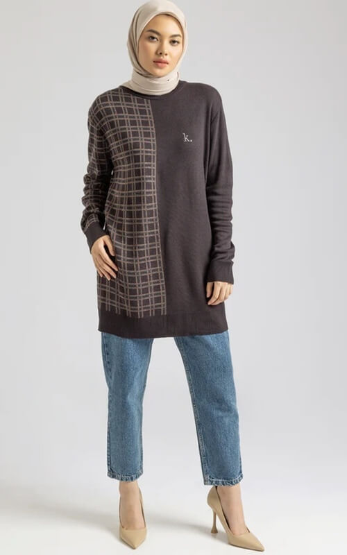 Sweater Coklat Kombinasi Polos dan Motif