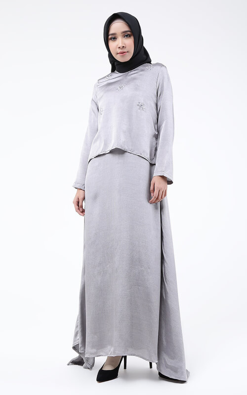 Model Gamis Simple Warna Abu-Abu