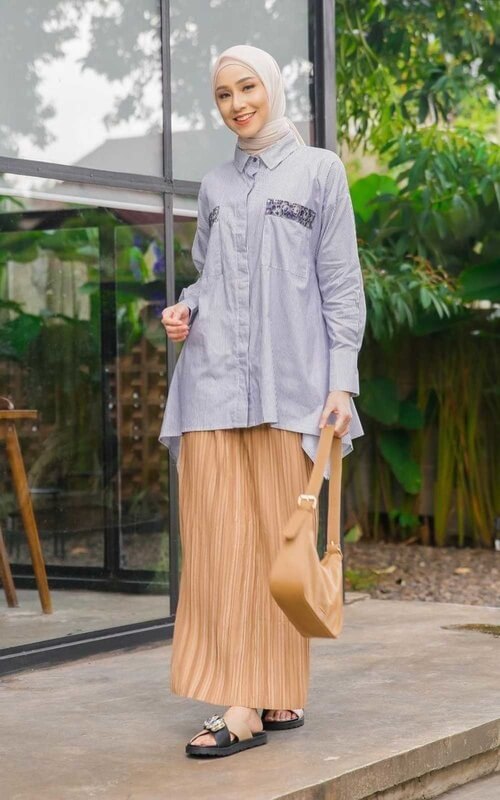 Rok Plisket dengan Kemeja