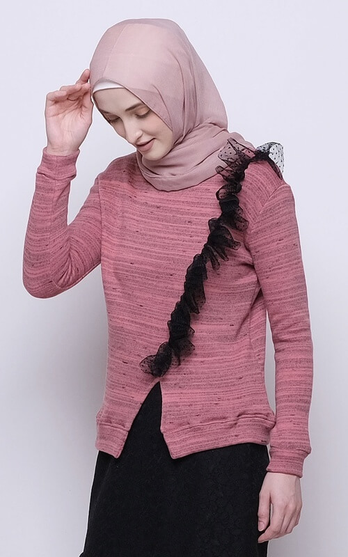 Sweater Pink Slit Tengah dengan Ruffle