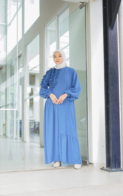 Dress Lengan Balon dengan Ruffle Menyamping