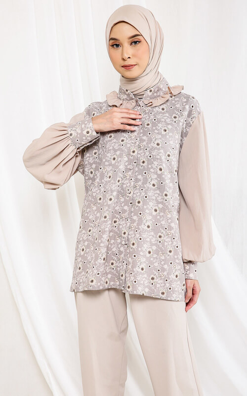 Kemeja Motif Tengah dengan Lengan Balon