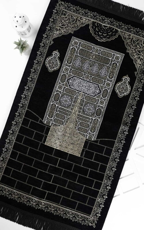 Sajadah Hitam dengan Motif Penuh