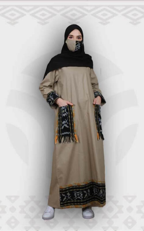 Gamis Tenun Hitam Aksen Saku Panjang
