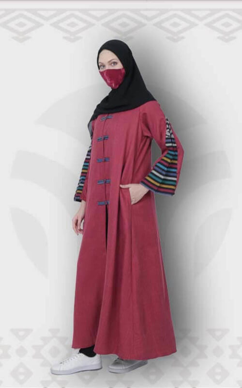 Gamis Pink dengan Motif di Lengan 