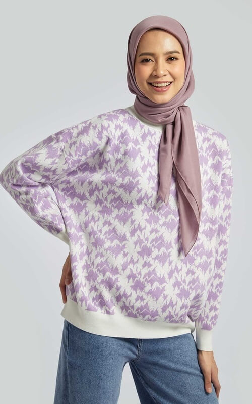 Sweater Ungu Putih