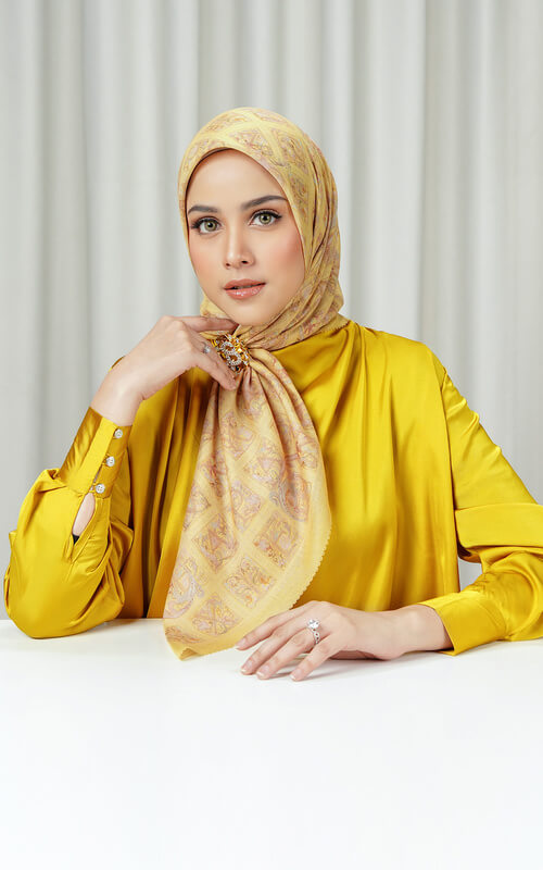 Hijab Warna Kuning Keemasan