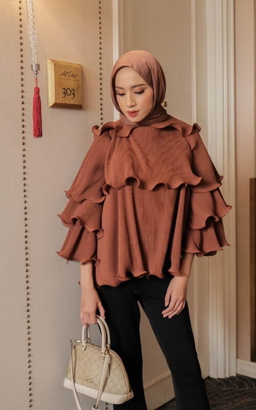 Blouse Polos Aksen Layer