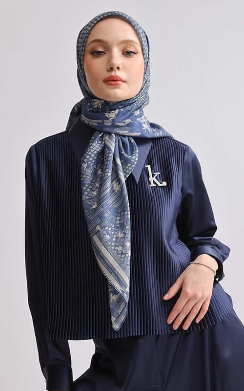 Hijab Segi Empat Navy Motif Bunga