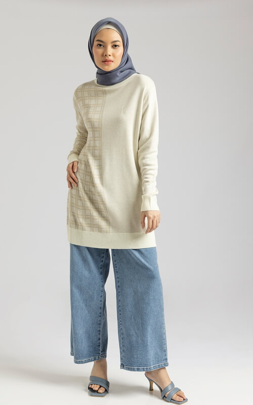 Denim Kulot dan Tunik Kaos