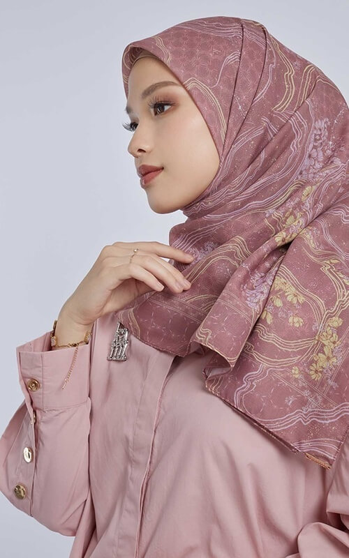 Hijab Segi Empat Burgundy Motif Bunga
