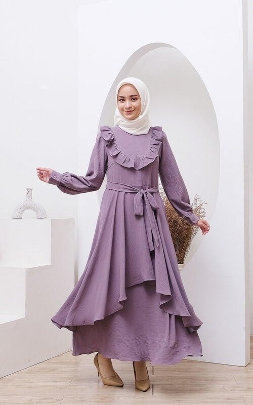 Dress Ungu Ruffle, Tali, dan Layer