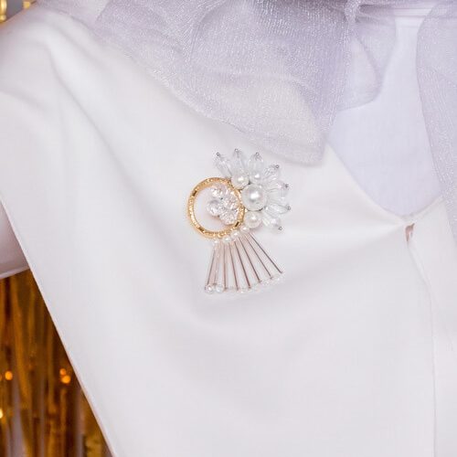 Bross Hijab Mutiara dan Kristal