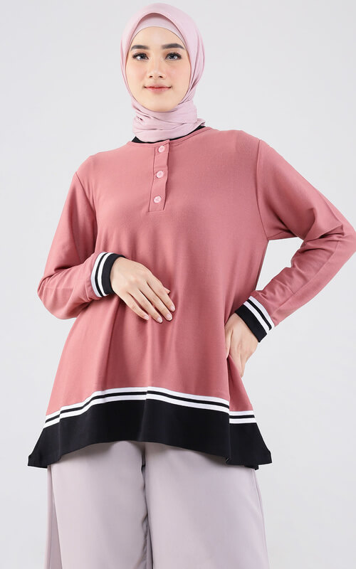 Blus Pink Bahan Kaos Rib dengan Detail Kancing