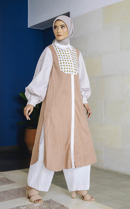 Tunik Coklat Lengan Balon Dengan Motif Pola Garis