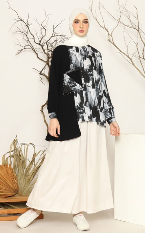 Model Blus Hitam Motif Abstrak Hitam Putih