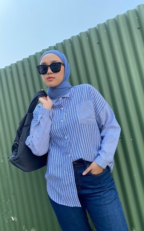 Baju Garis Kombinasi Dengan Aksen Saku