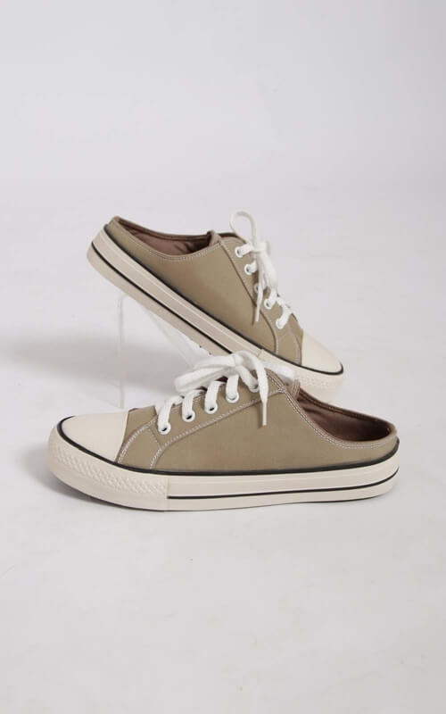 Sneaker Low-Top Warna Beige