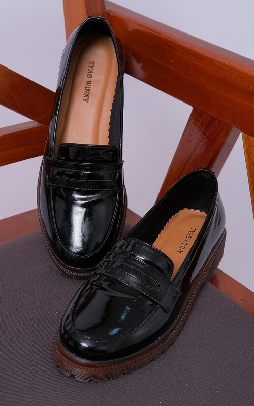Loafer Sintetis dengan Detail Garis Klasik