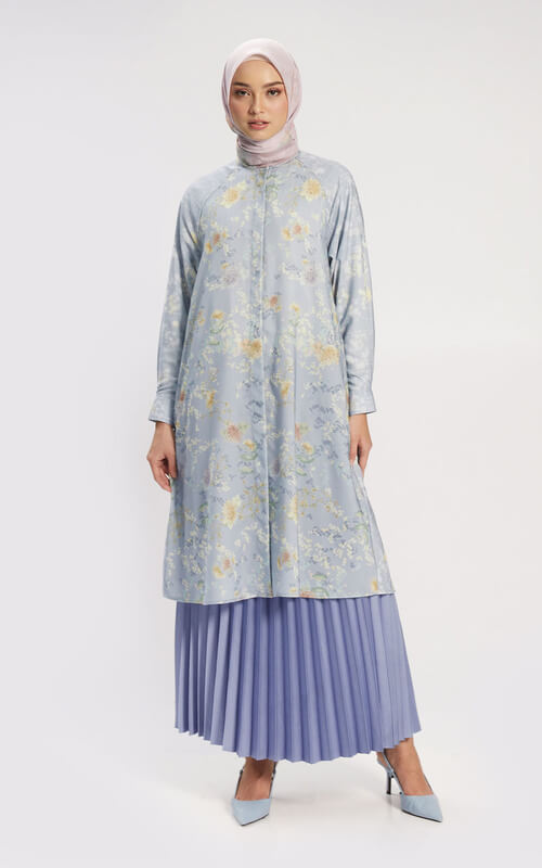 Tunik Biru Pastel dengan Motif Bunga
