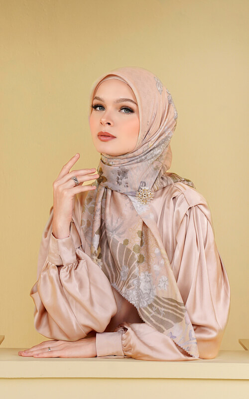 Jilbab Segiempat Pastel Motif Bunga Emas