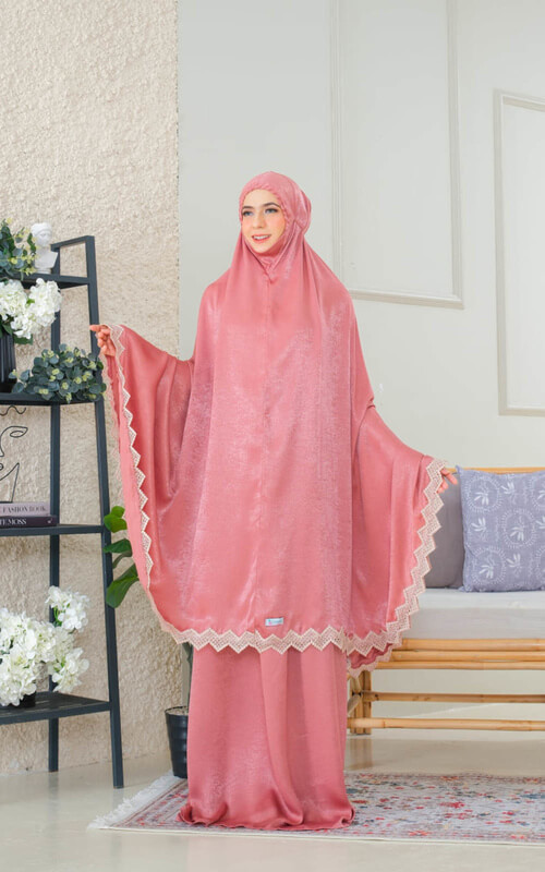 Mukena Peach dengan Detail Bordir Renda