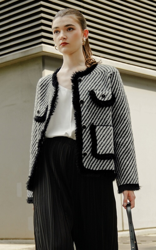 Blazer Garis Hitam Putih Klasik
