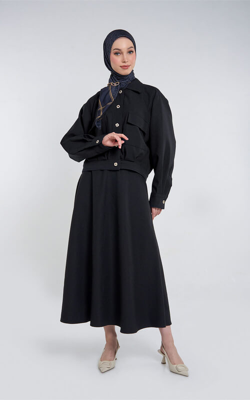 Setelan Hitam Minimalis Chic