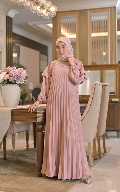 Dress Pink Elegan dengan Plisket